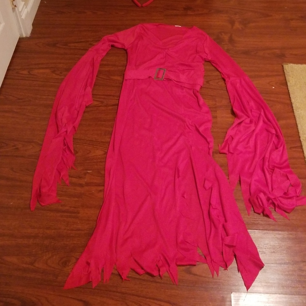 Women’s devil Halloween costume.